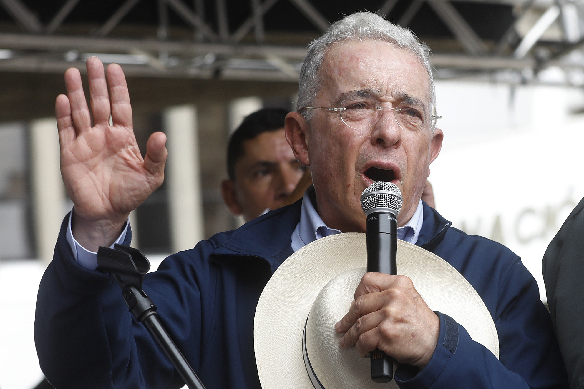 Ya es oficial el arresto domiciliario de Álvaro Uribe Vélez, condenado a 12 años