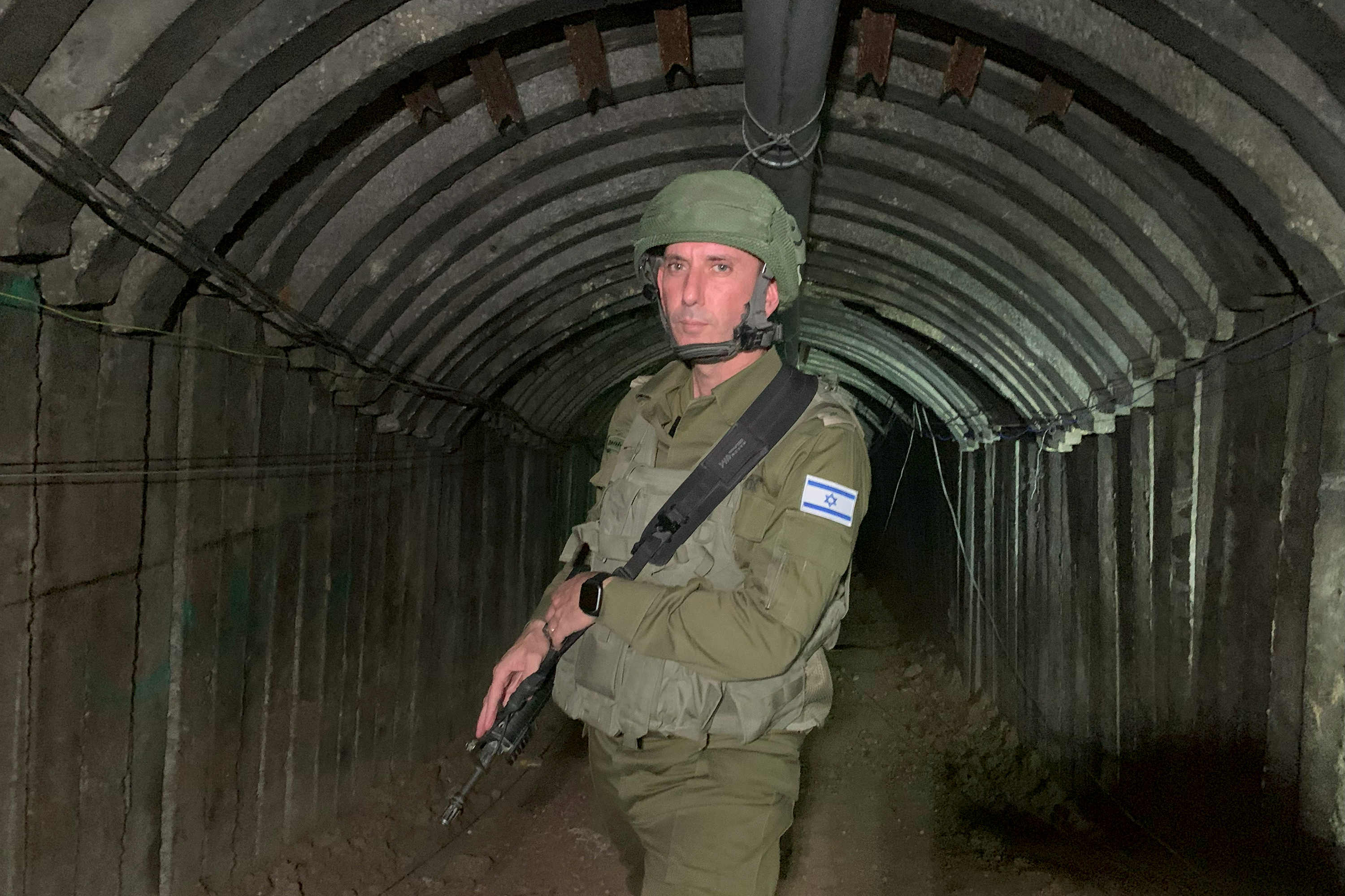 Israel descubre el “mayor túnel” subterráneo en Gaza, mientras siguen los ataques
