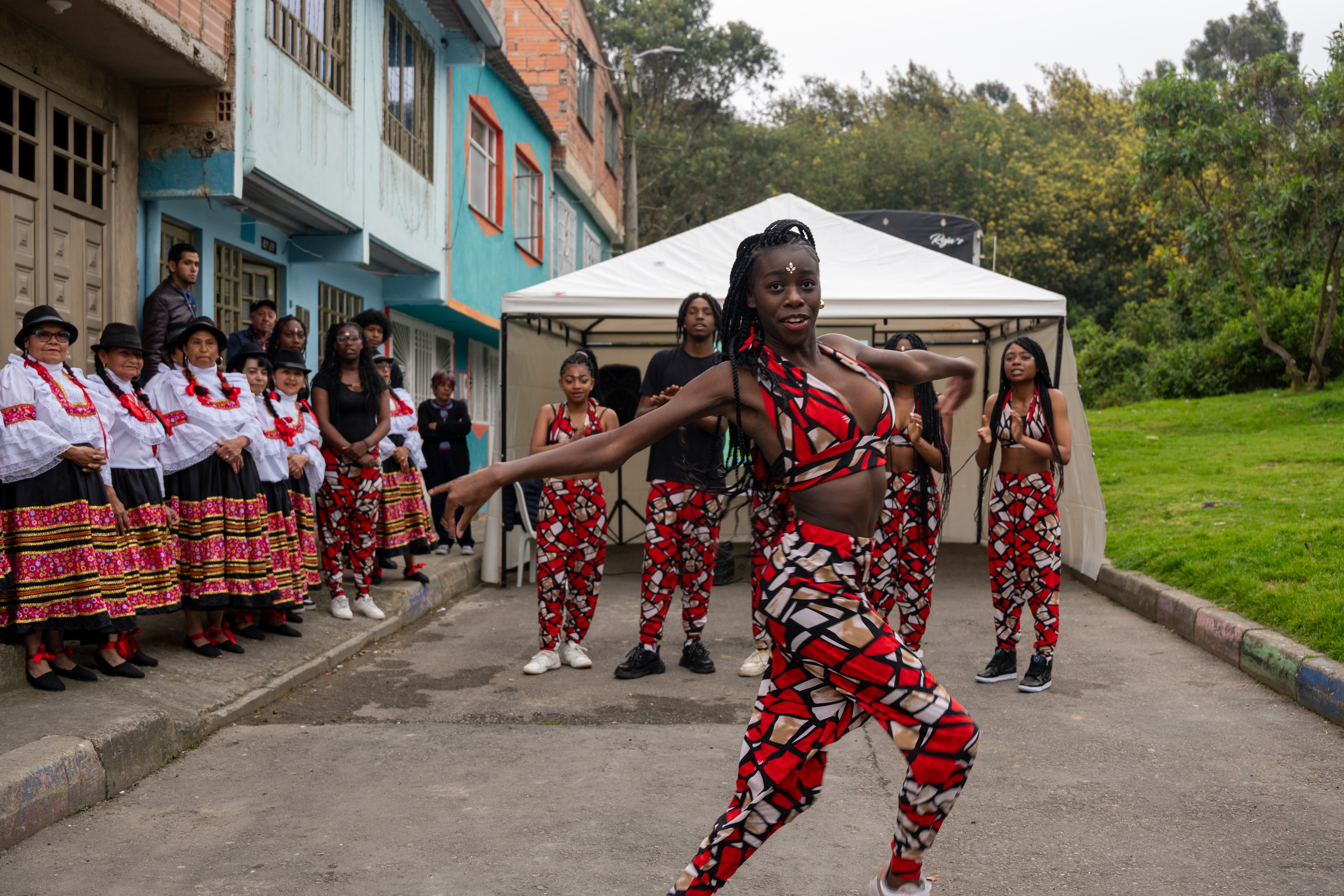 Barrios vivos: construyendo identidad con música, pintura y resiliencia
