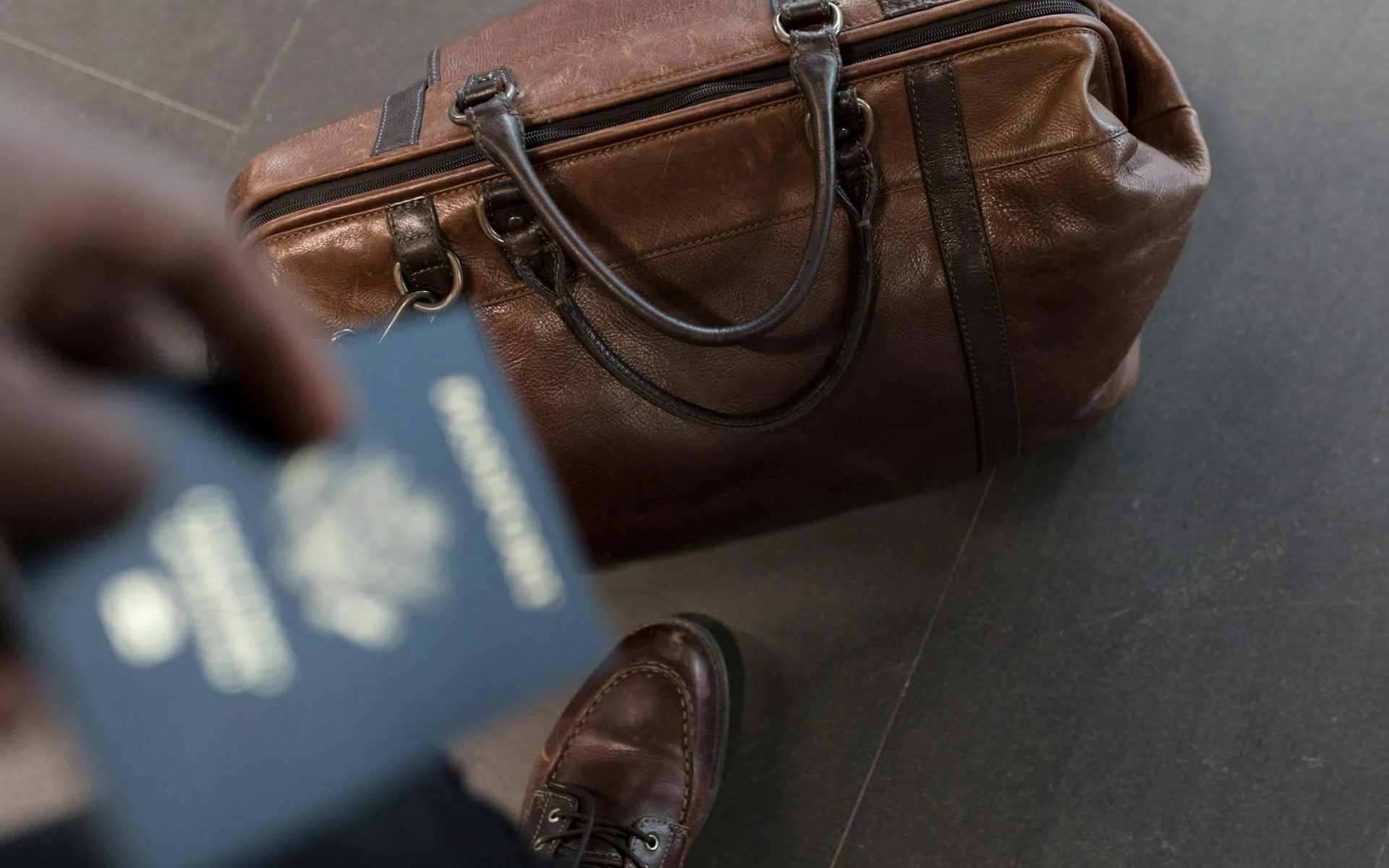 ¡Alerta en vuelos! Zapatos que podrían poner en riesgo la vida en un avión