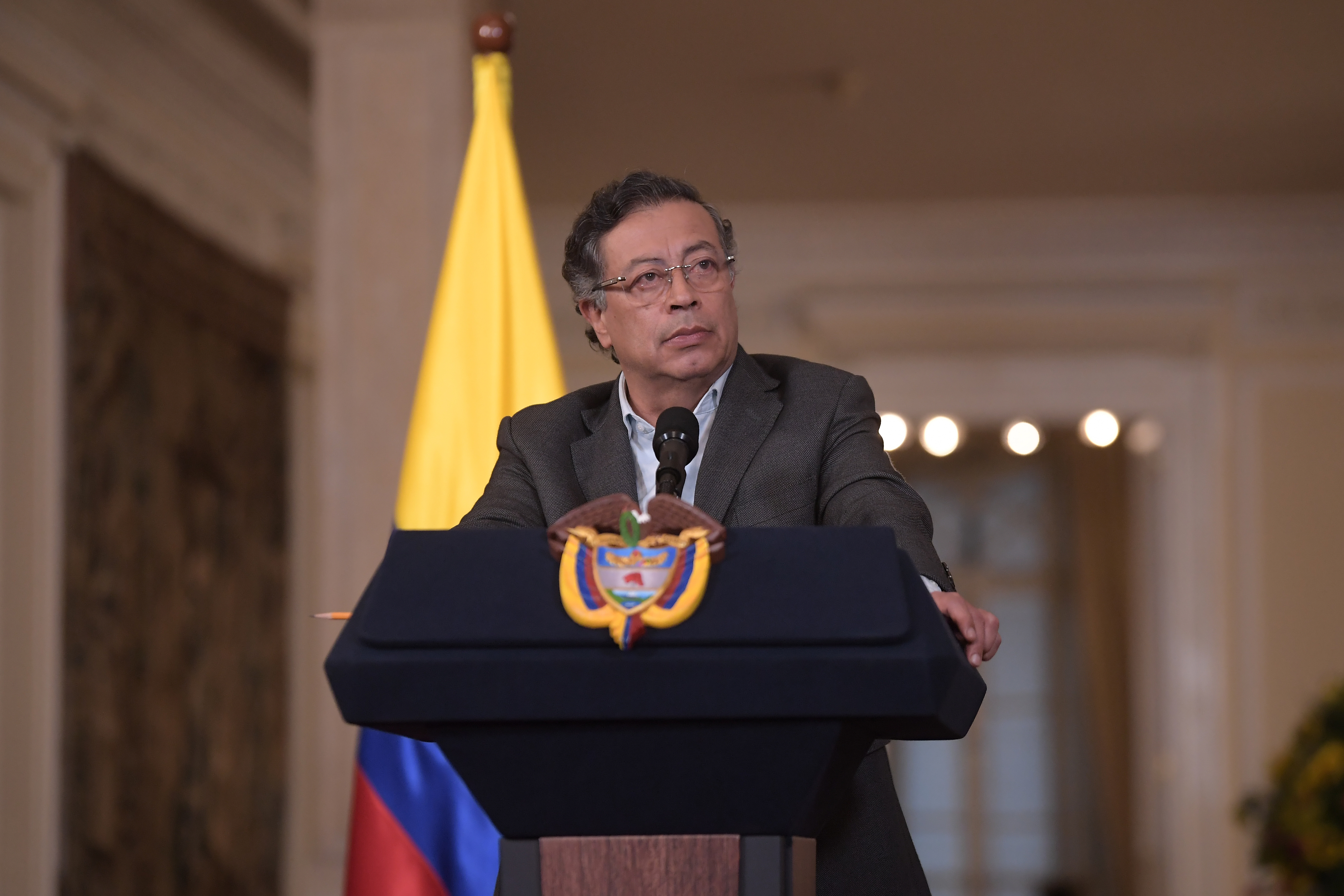 Petro niega que exista escasez de medicamentos y defiende su reforma a la salud