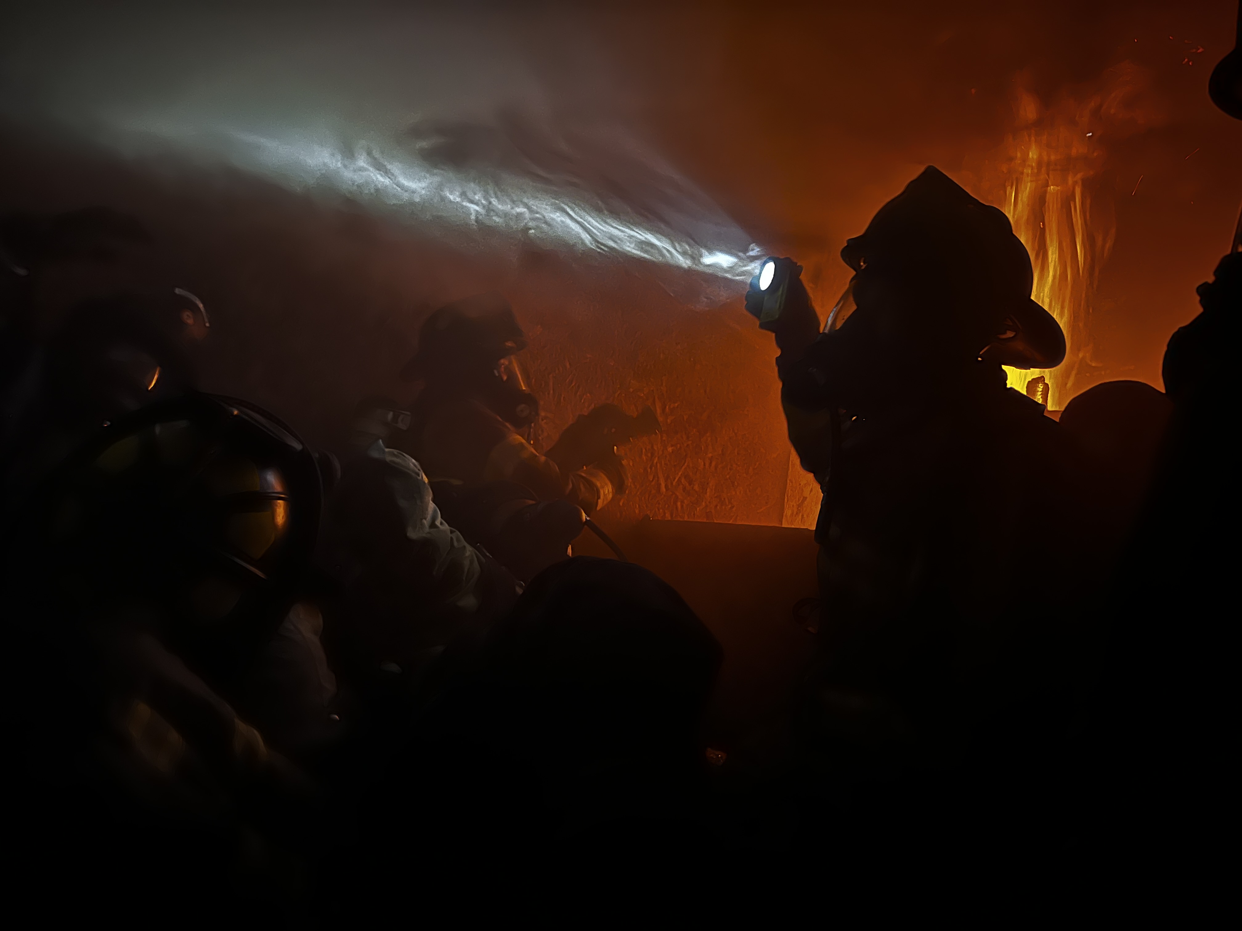 Así se formaron los nuevos bomberos, que se suman al cuerpo de socorristas de Bogotá, para reforzar la atención de emergencias.