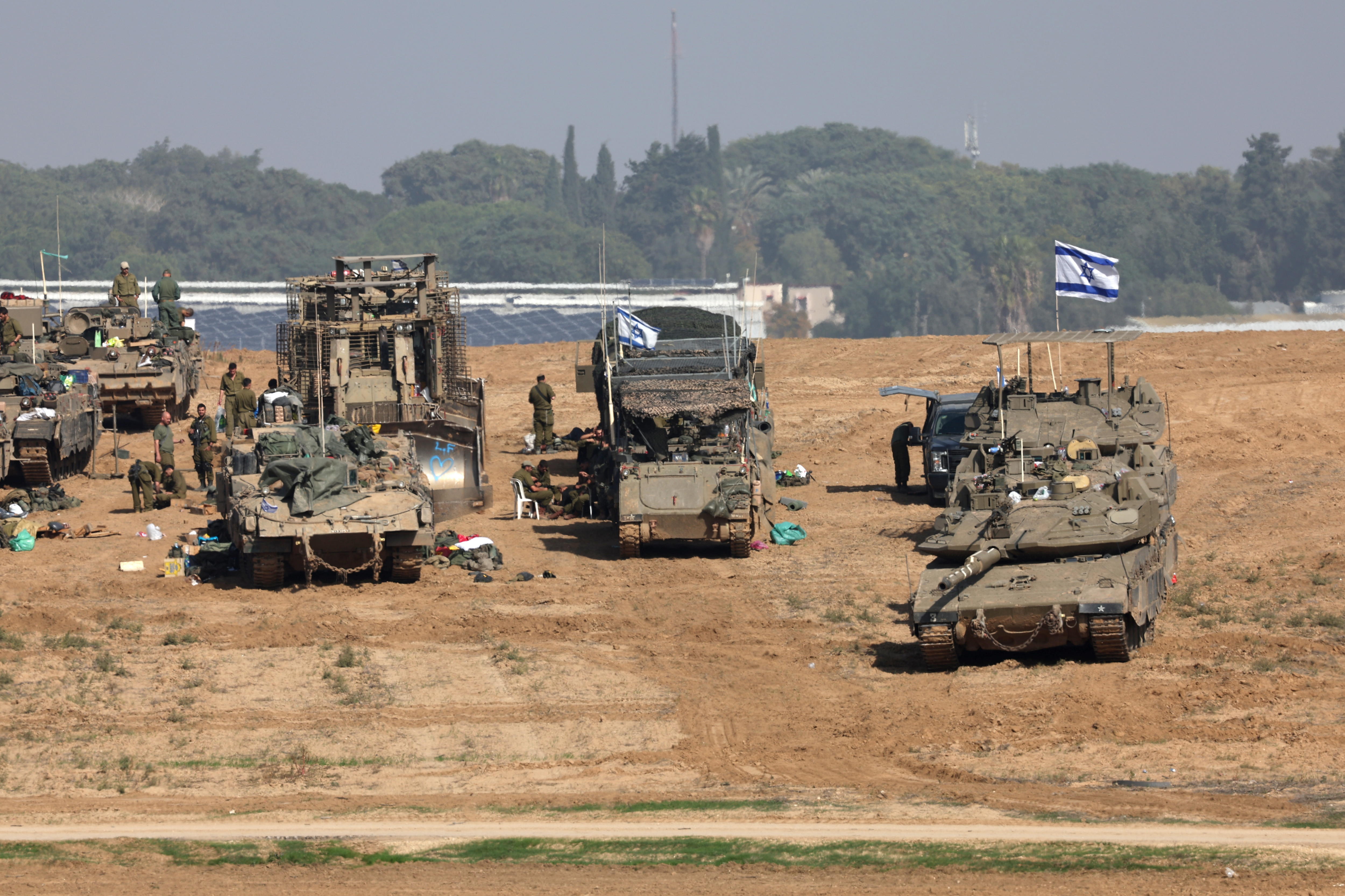 Netanyahu dice que la guerra continuará y Hamás detiene la entrega de rehenes