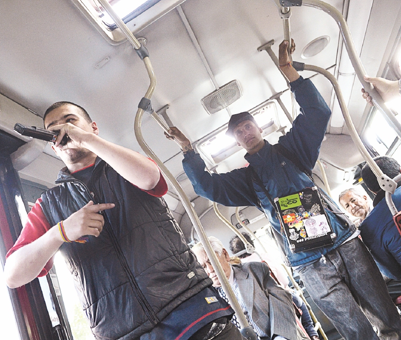 El nuevo Código de Policía prohibiría los trabajos informales en el transporte público. / Archivo
