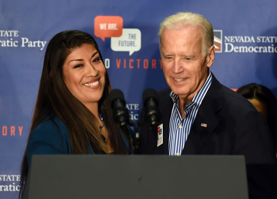 ¿Quién es Lucy Flores, la mujer que acusa a Joe Biden de darle un beso inapropiado?