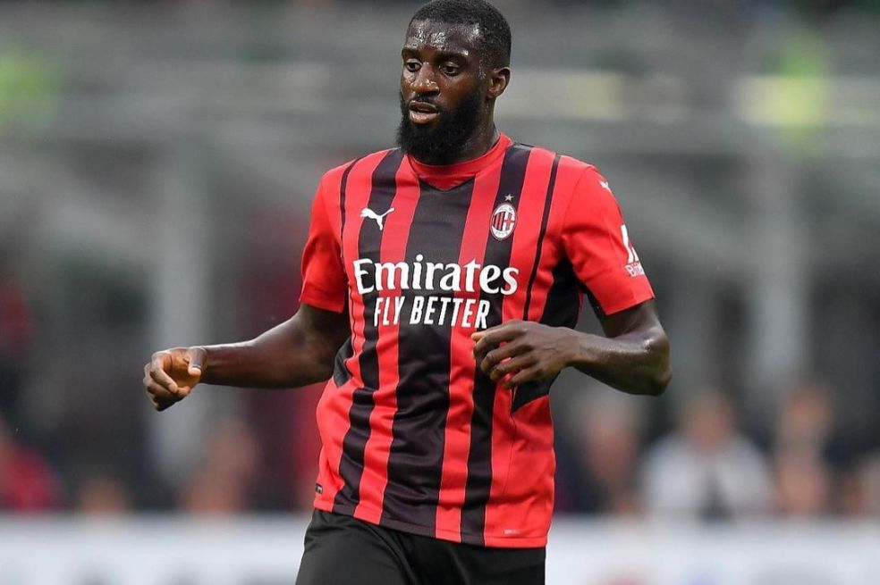 Video: policía italiana detuvo a Tiemoué Bakayoko, jugador del Milan, por error