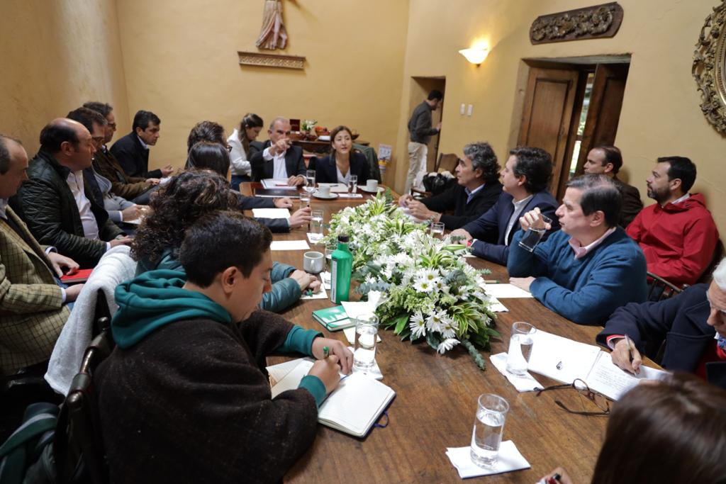Centro Esperanza mantiene precandidaturas e invita a exministro Murillo a volver