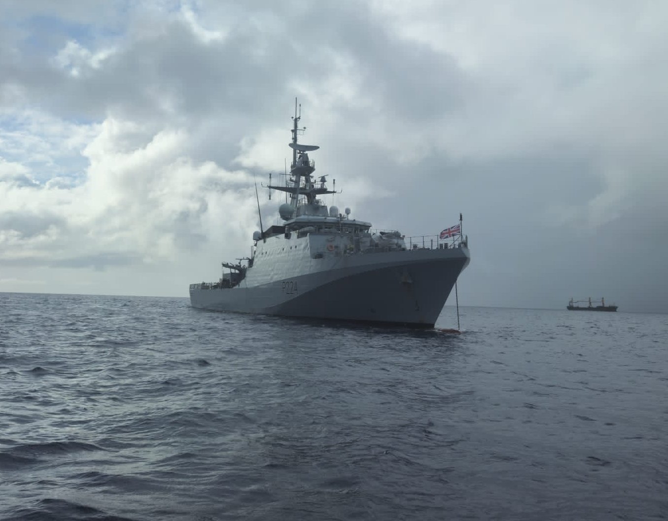 Venezuela exige que se retire el buque de guerra británico de Guyana