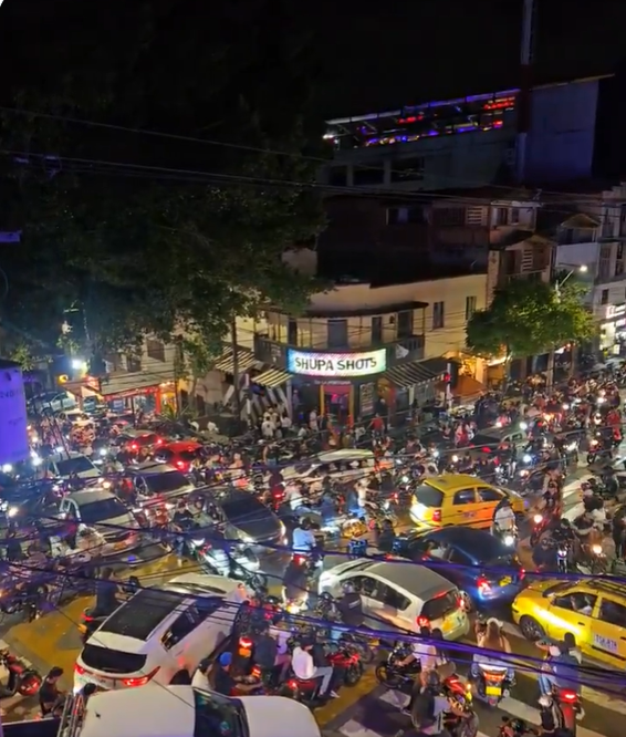 La “Nueva Delhi” de Medellín, la vía intransitable y fuera de control en Manrique