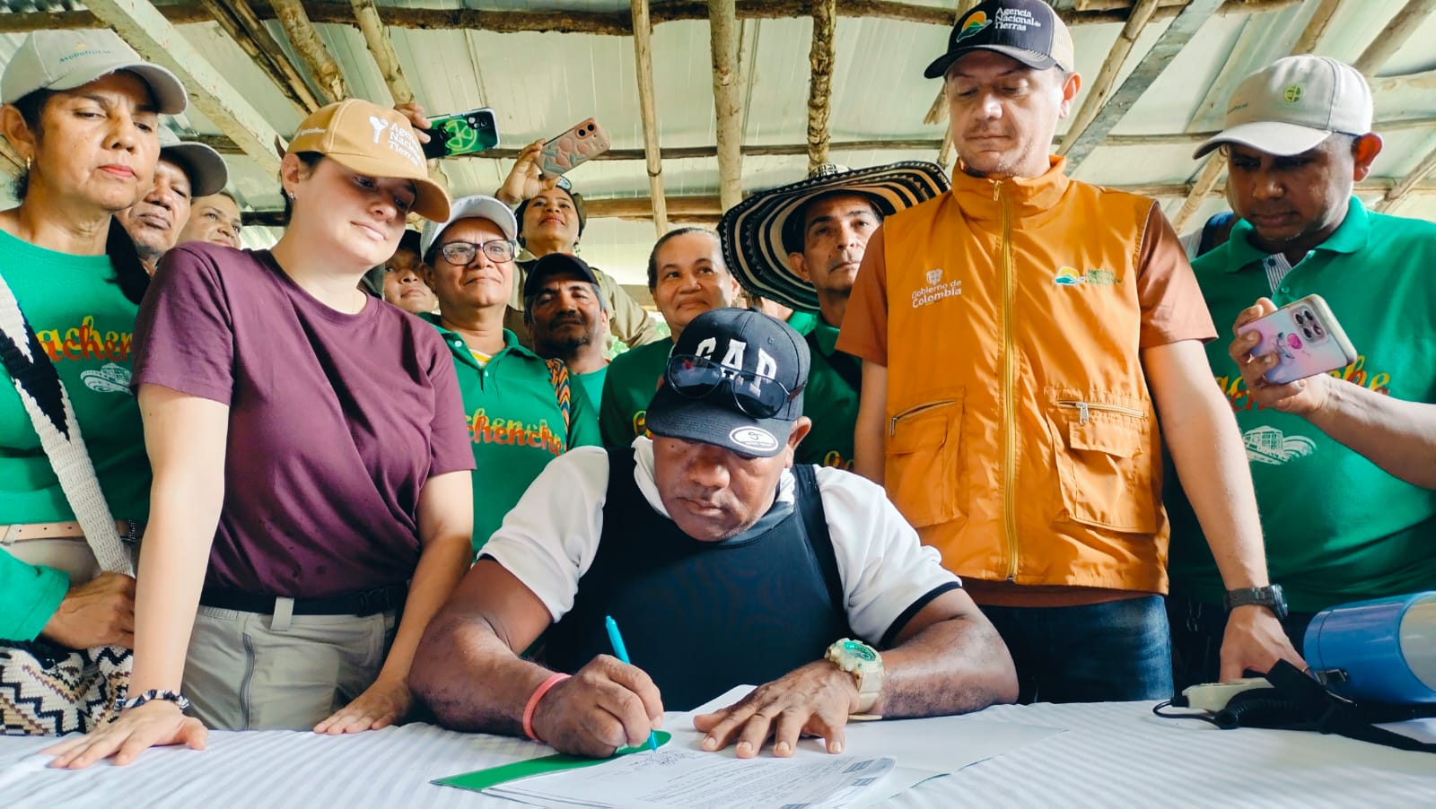 Finca que era de Pablo Escobar fue entregada a campesinos en Bolívar
