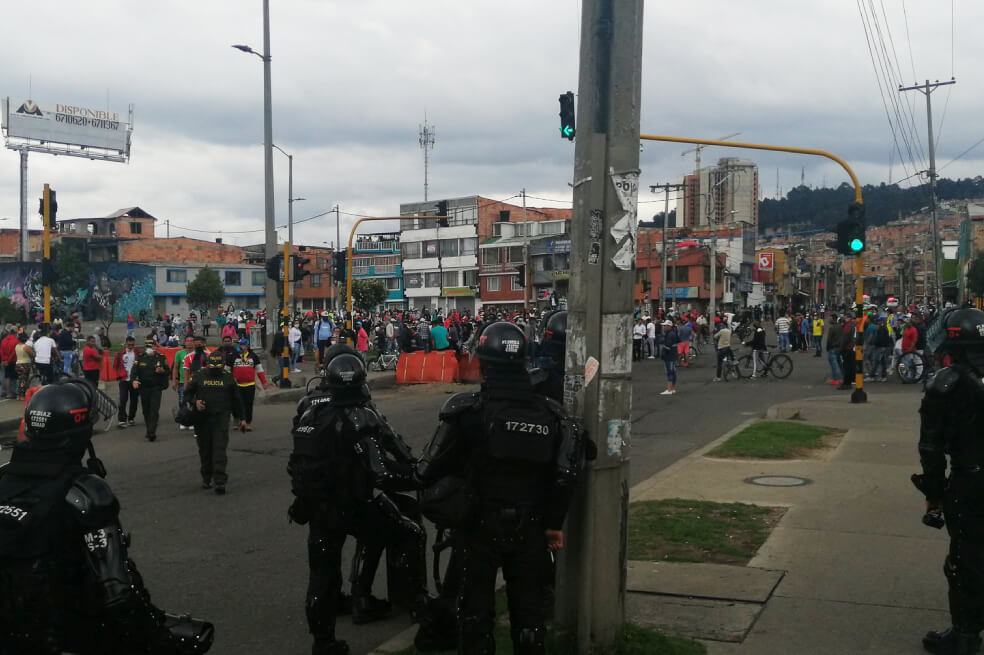 En busca de ayudas, manifestantes bloquearon la Av. Ciudad de Cali, en Bogotá