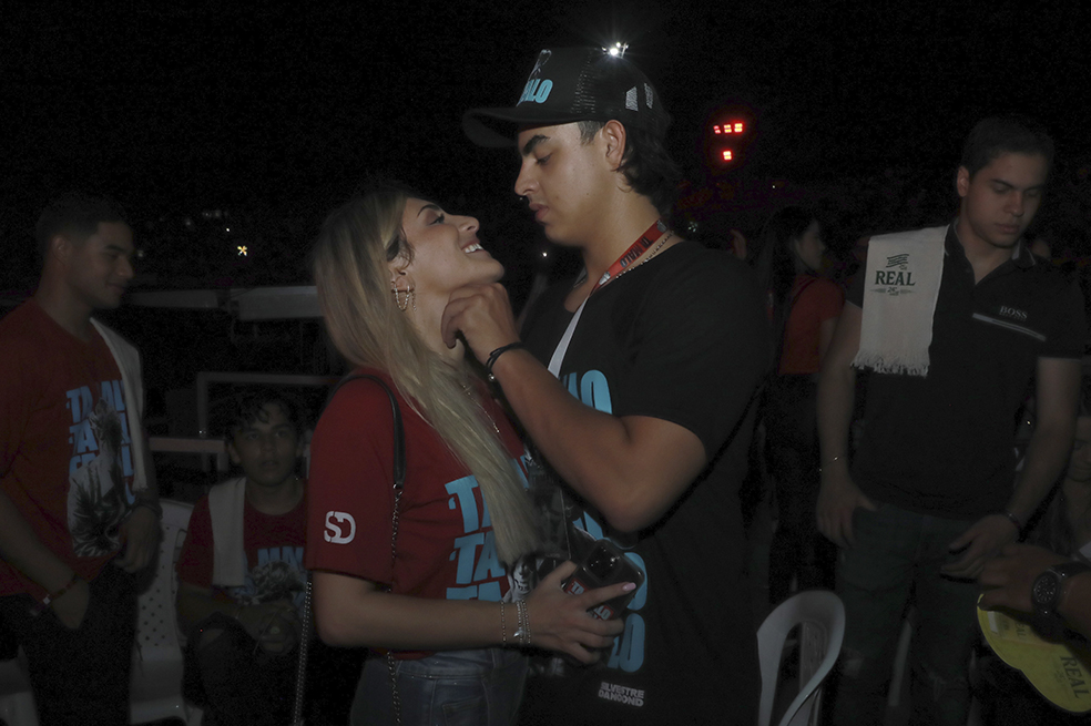 Paparazi Vea de Luis José Dangond y Chiara Tomasini
