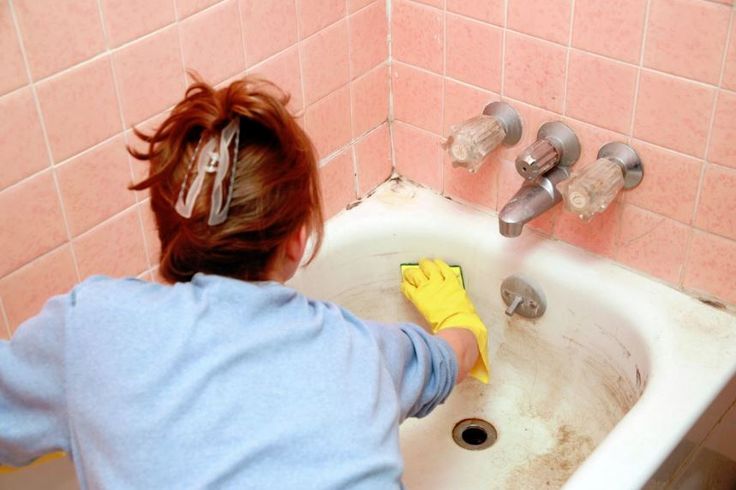 El vinagre blanco es una joya de la limpieza. Aprende a usarlo para eliminar el moho y la cal acumulados en la ducha de tu baño.
