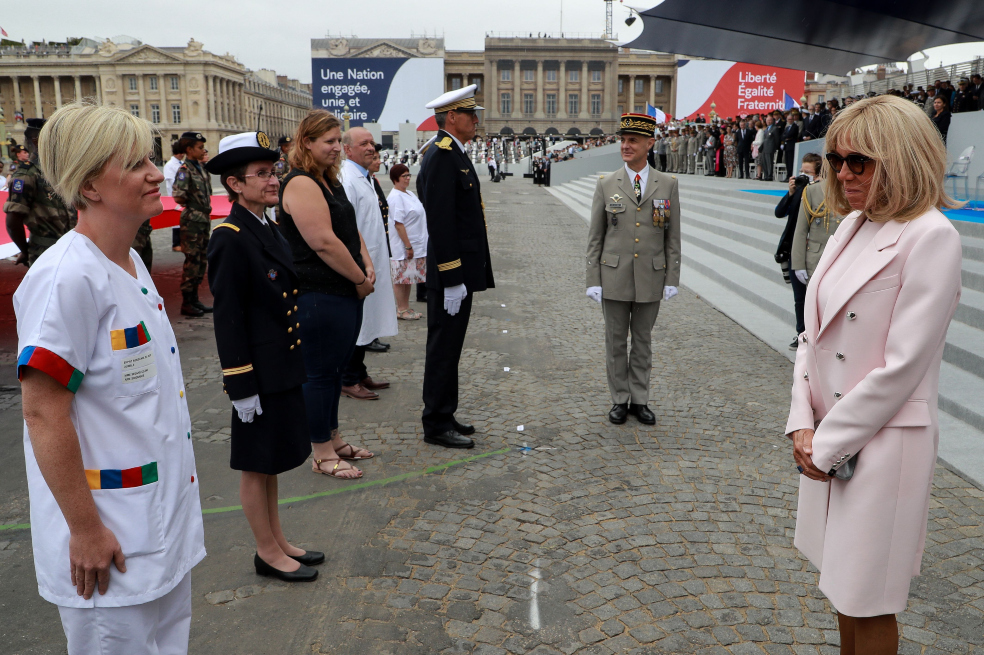 La edición 2020 del 14 de julio comenzó con un homenaje al general Charles de Gaulle, cuya memoria se celebra este año con motivo de un triple aniversario: el 130º de su nacimiento, el 50º de su muerte, y el 80º de la llamada del 18 de junio de 1940, símbolo de la Resistencia.