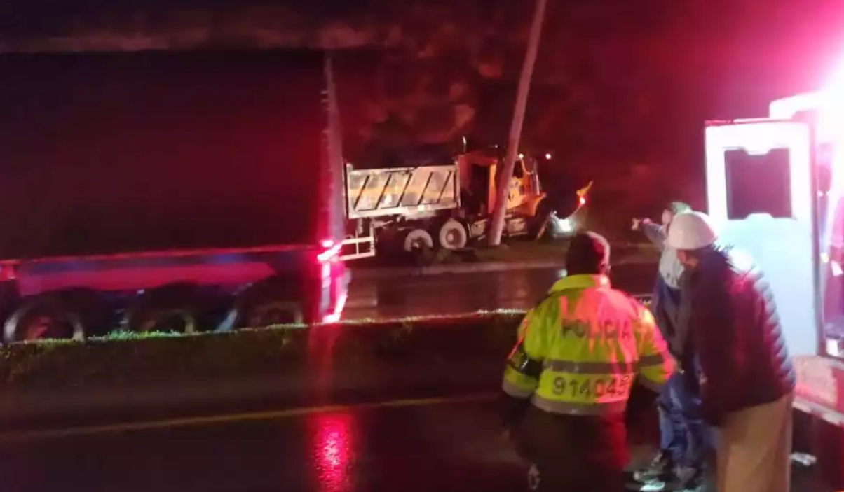 Tres muertos y dos heridos en accidente en peaje de Chusacá, vía Melgar-Bogotá