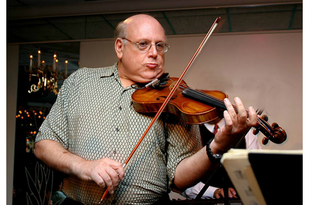 Falleció el violinista y exintegrante de la Fania All Stars, Lewis Kahn