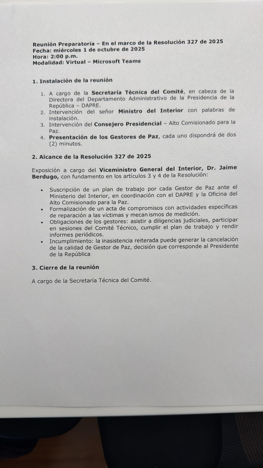 Foto del orden del día en la instalación de la mesa técnica con los exparamilitares de las AUC.
