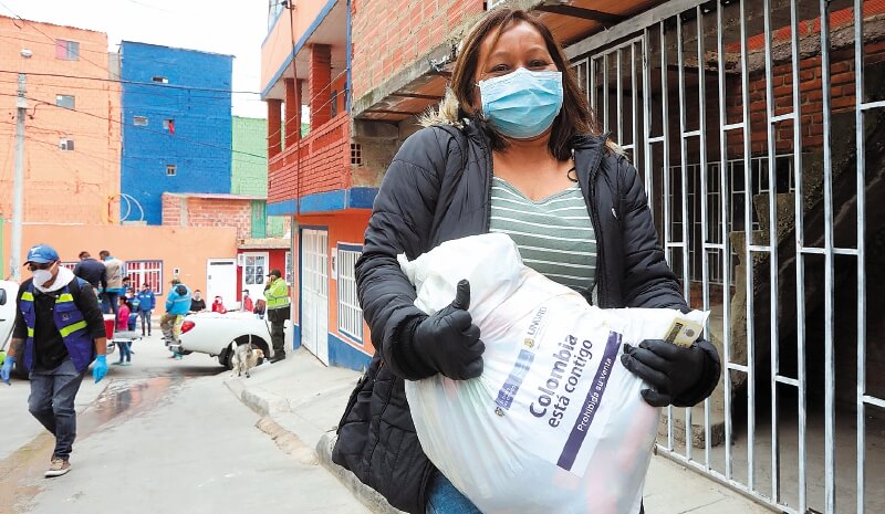 La meta es ayudar a 500.000 familias mientras dure la cuarentena. / EFE
