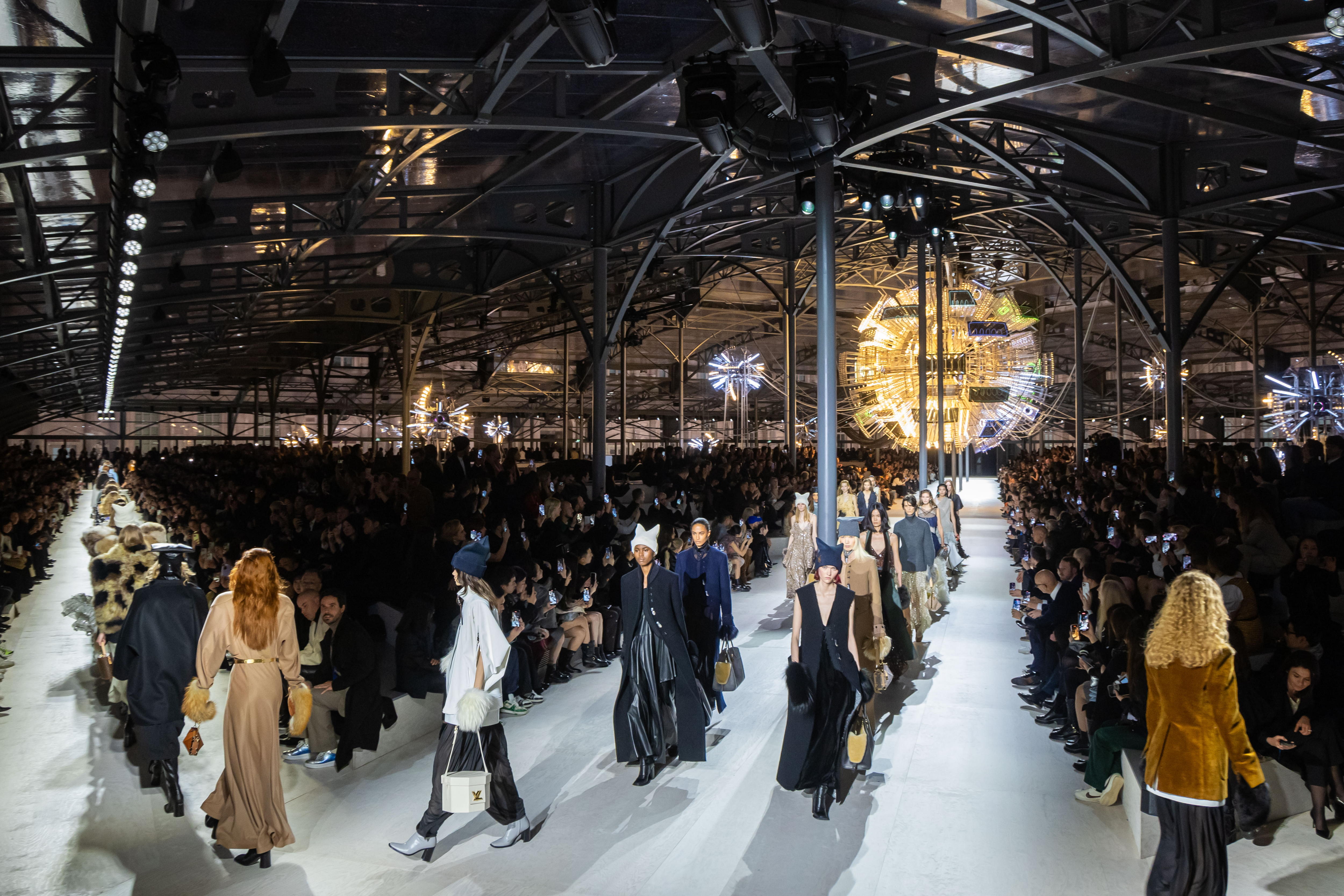 Paris (France), 05/03/2024.- Models present creations from the Fall/Winter 2024/2025 Collection by French designer Nicolas Ghesquiere for Louis Vuitton during Paris Fashion Week, in Paris, France, 05 March 2024. The presentation of the women's collections runs from 26 February to 05 March 2024. (Moda, Francia) EFE/EPA/CHRISTOPHE PETIT TESSON