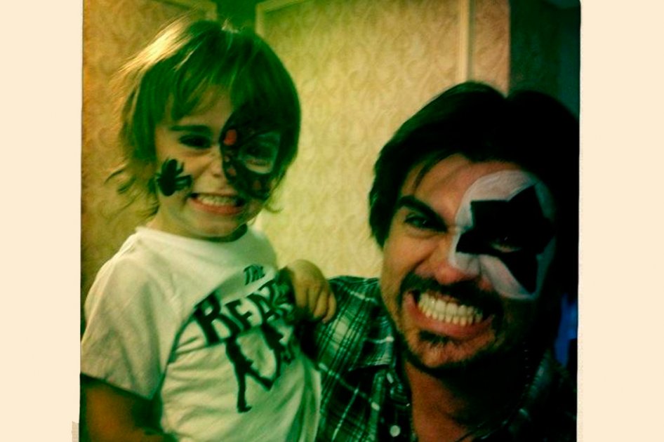 Juanes celebra el cumpleaños de su hijo con Kiss y Spider-Man