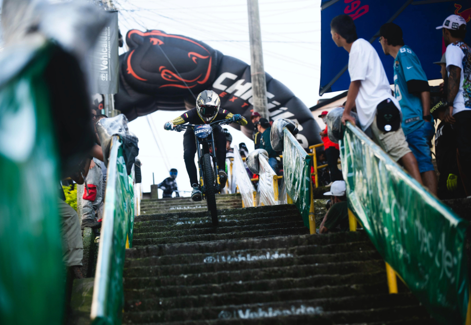 La feria de Manizales vibra con la adrenalina del downhill urbano en su versión 19