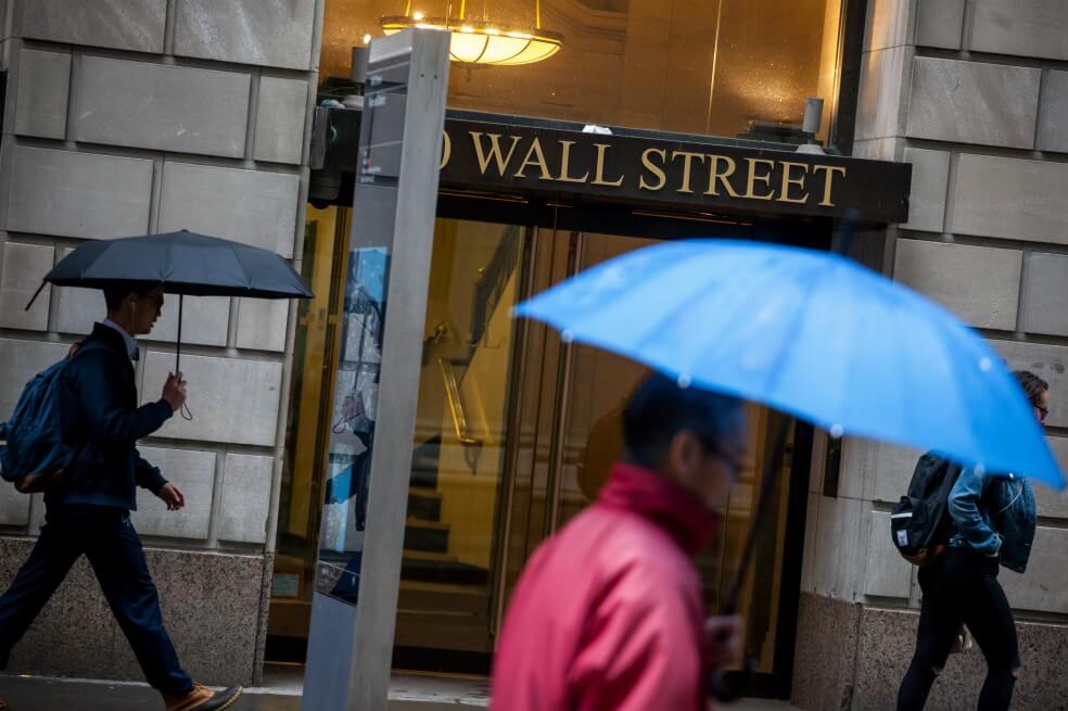 Lunes gris en Wall Street por escalada del conflicto comercial con China