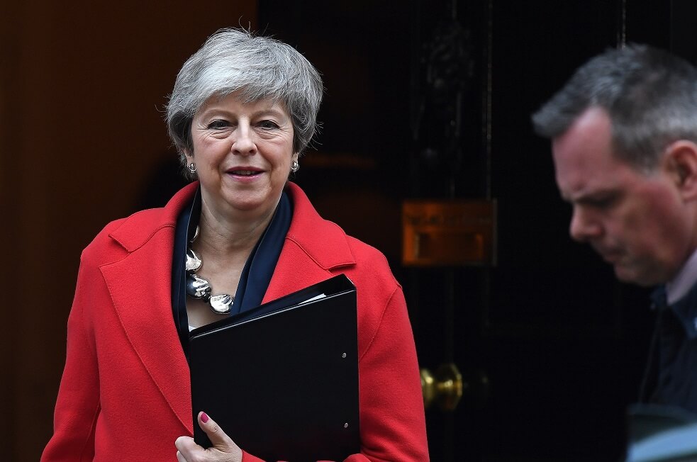 ¿May da luz verde al Parlamento británico para aplazar el “brexit”?
