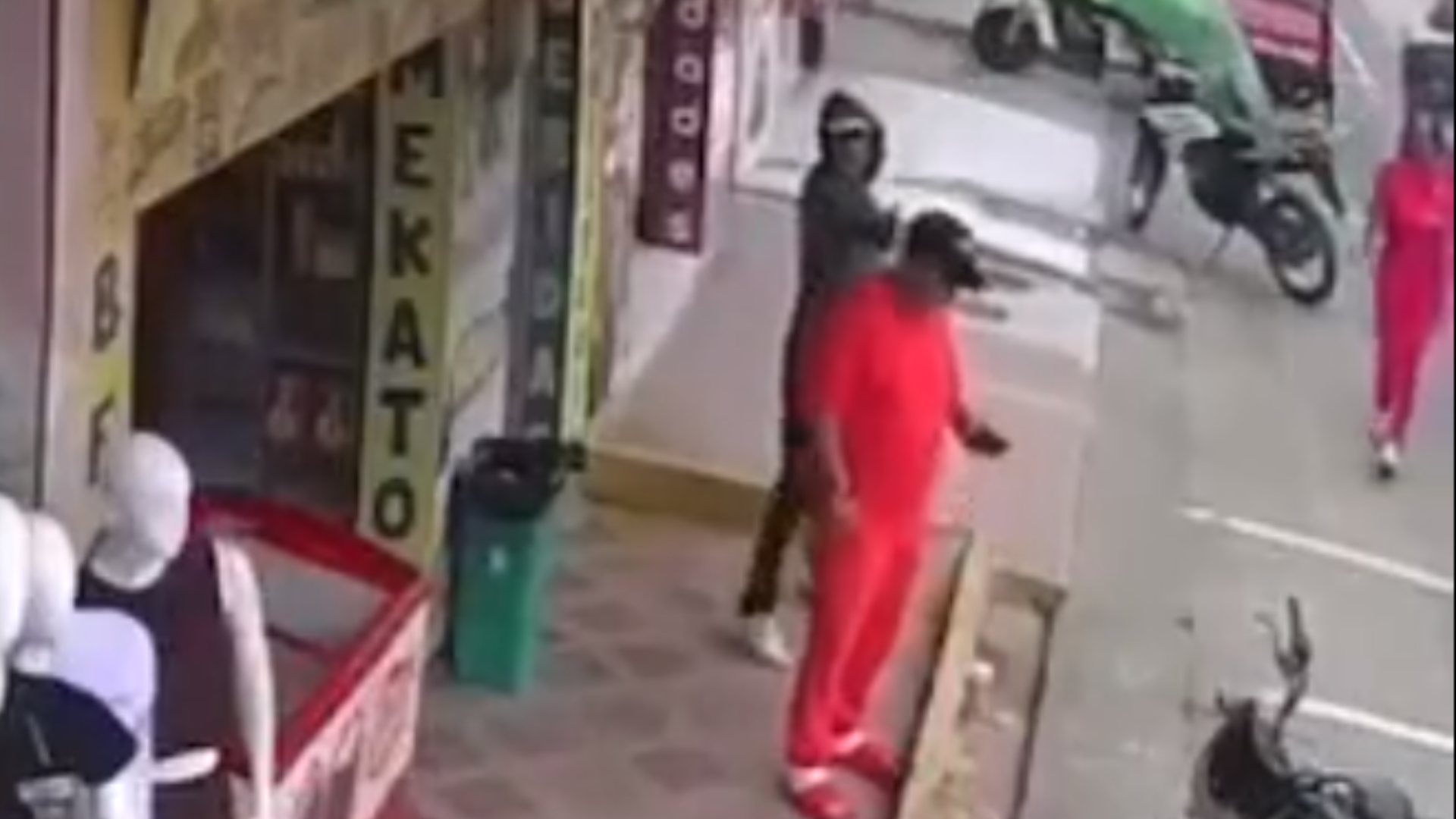 Video: hombre se salvó de morir porque al sicario no le funcionó la pistola