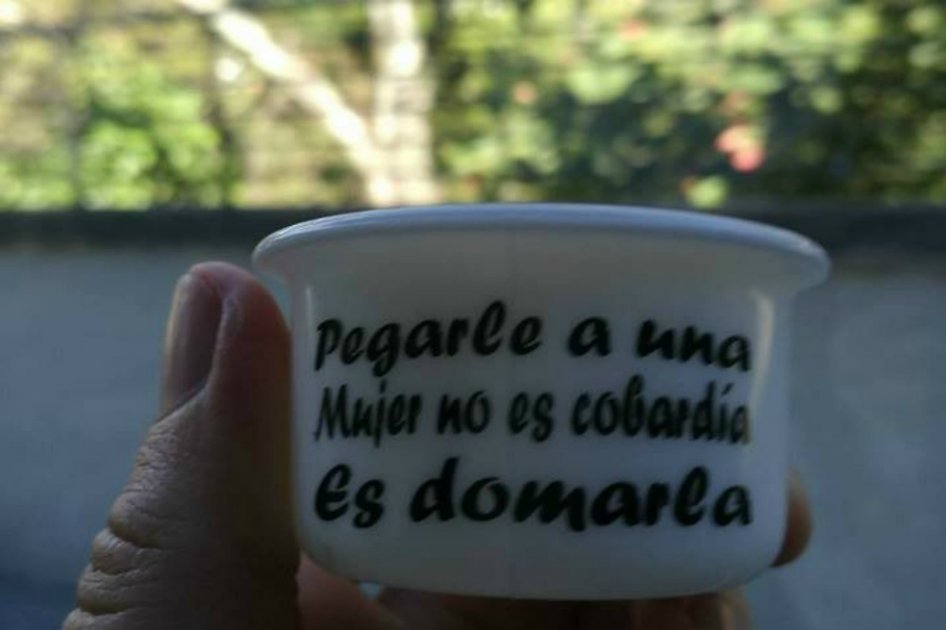 “Indignante y degradante”: Alcaldía de Medellín rechaza artesanías con mensajes machistas