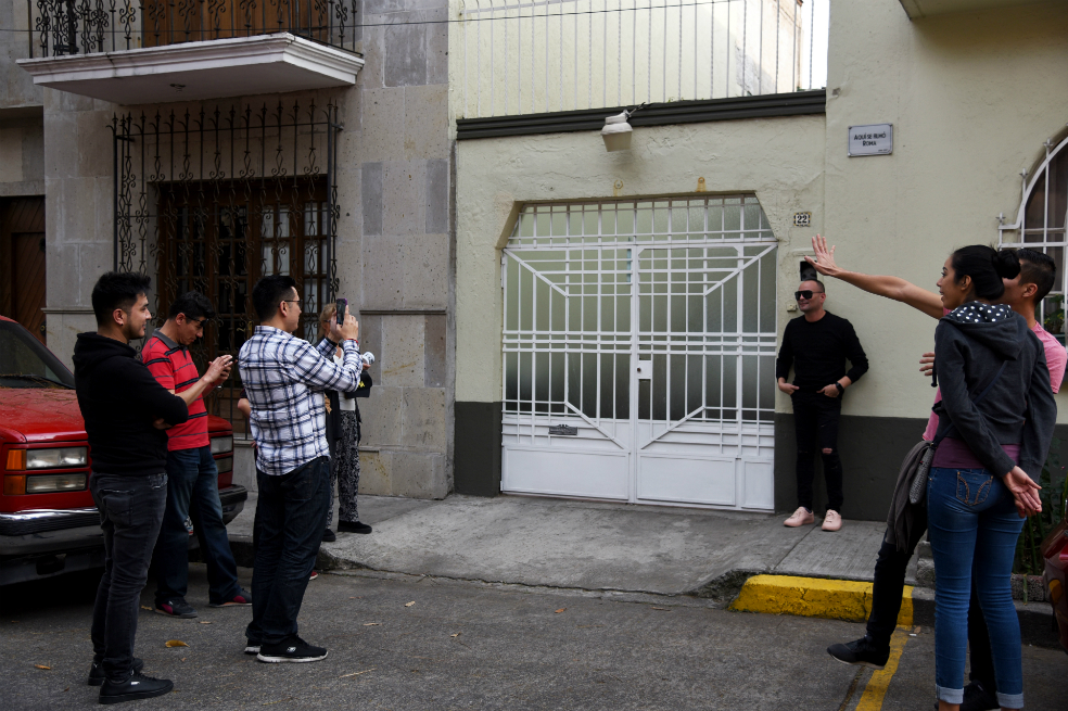 Fanáticos de «Roma» buscan revivir la película recorriendo las calles donde se filmó
