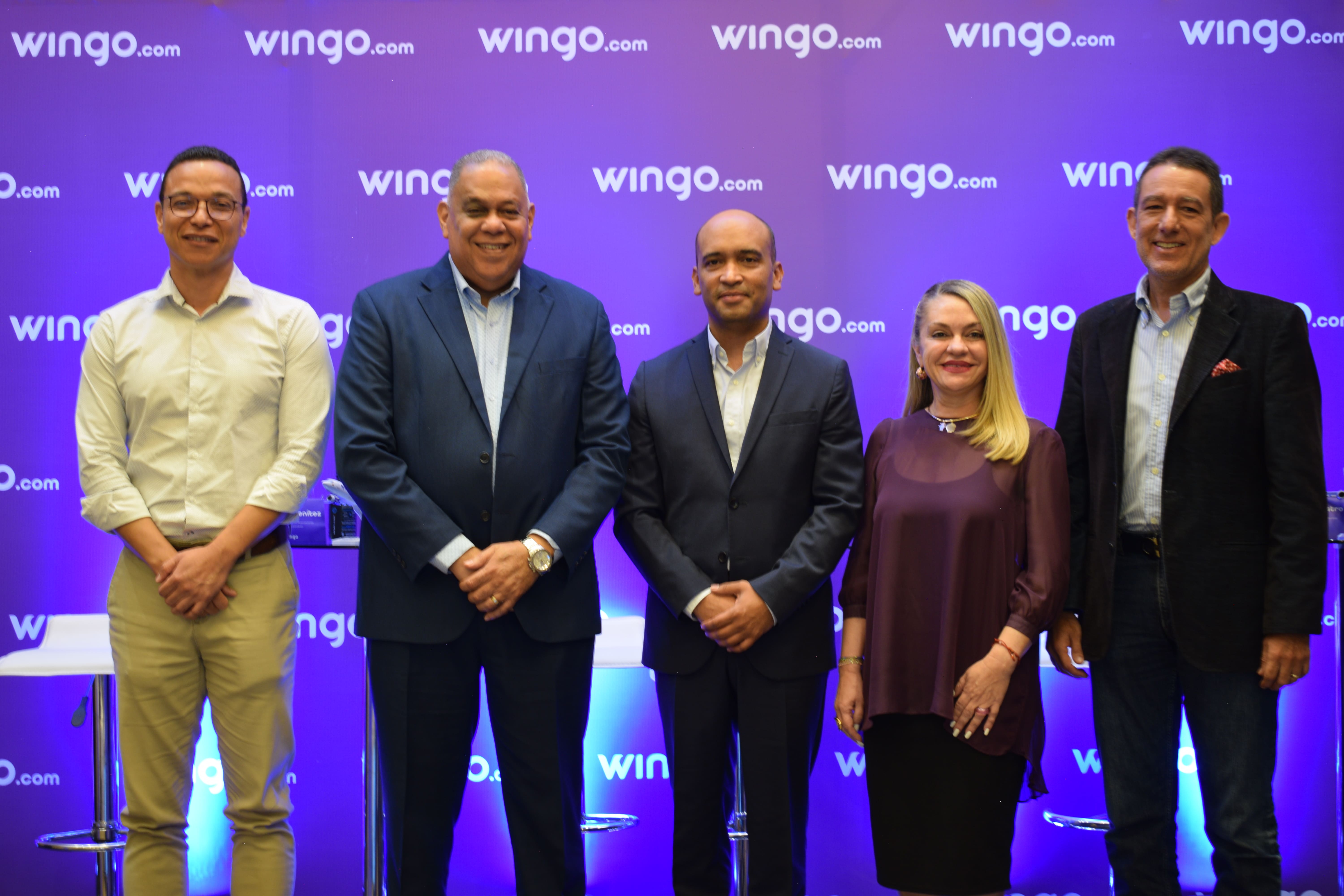 Javier Andrés Benitez, gerente del Aeropuerto Internacional José María Córdova; Hugo Clarinda, director de Curazao Tourism Board; Jorge Jiménez, vicepresidente Comercial y de Planeación de Wingo; Maria Cristina Castro, embajadora de Costa Rica en Colombia; y José Alejandro González, secretario de Turismo y de Entretenimiento de Medellín.