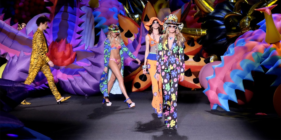 Lo nuevo de Moschino, una oda al color y la psicodelia