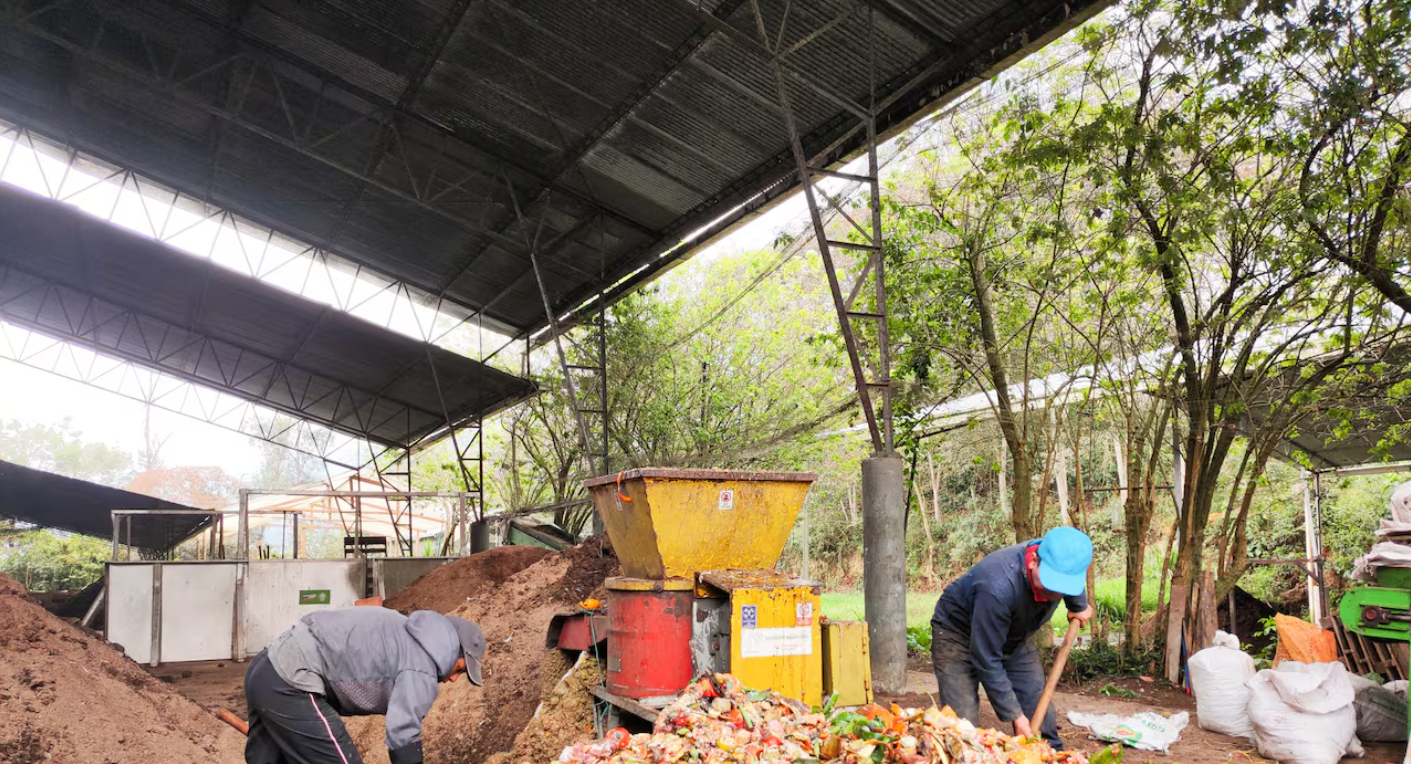 El proyecto de abono orgánico de Fómeque que resalta por su vocación comunitaria