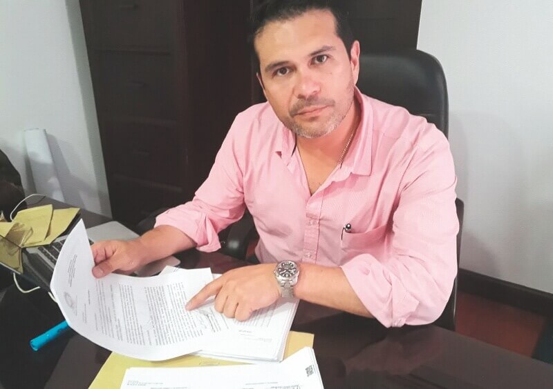 Se defiende Hollman Ibáñez, el magistrado del CNE que se posesionó ante una notaría