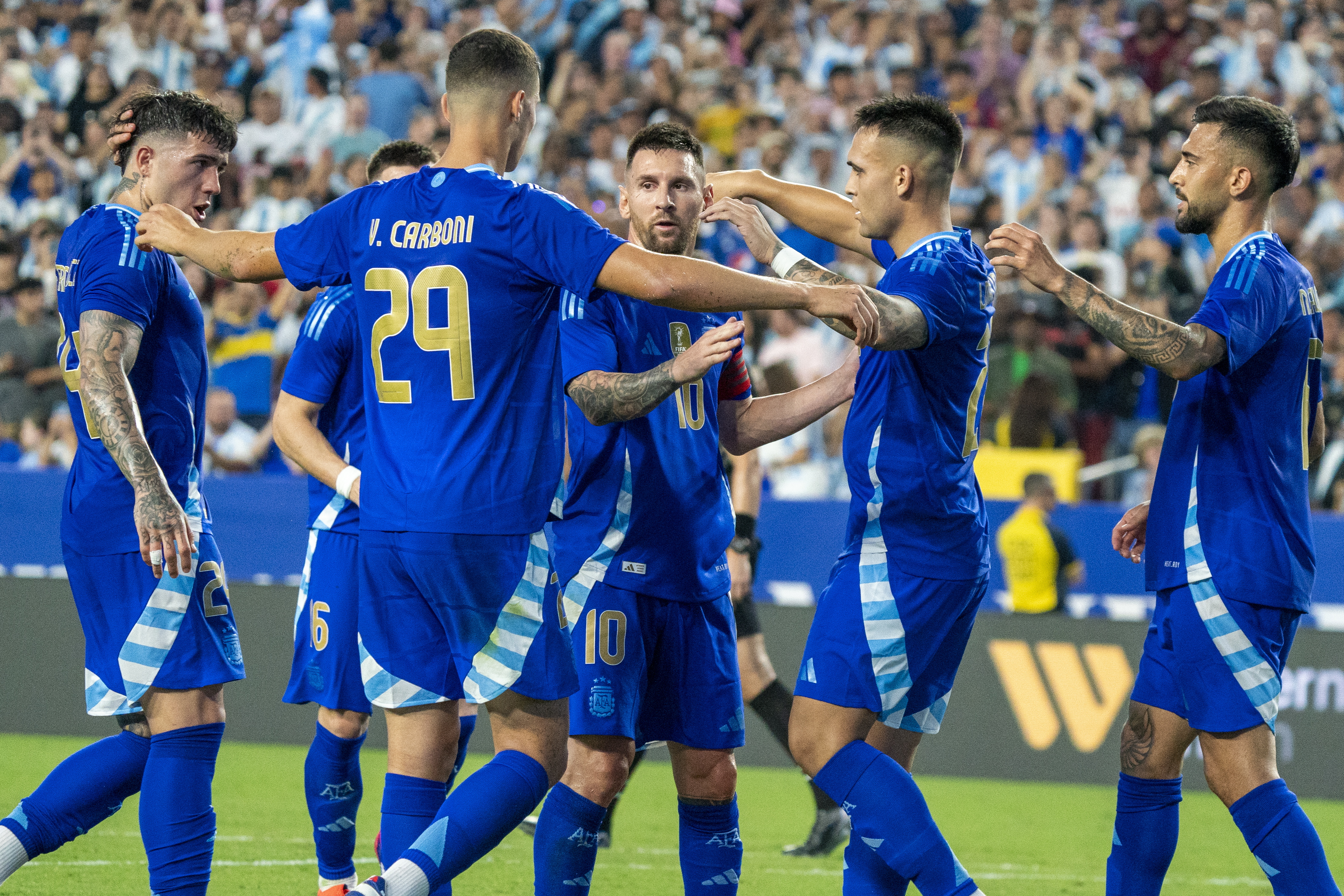 Landover (United States), 14/06/2024.- Argentina's Lionel Messi (C) and teammates celebrate after Lautaro Martinez (2-R) scored a goal during the friendly soccer match between Argentina and Guatemala in Landover, Maryland, USA, 14 June 2024. (Futbol, Amistoso) EFE/EPA/SHAWN THEW
