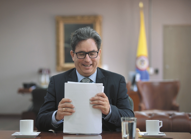 Carrasquilla estará en reunión de este viernes del Banrep, pese a fallo judicial