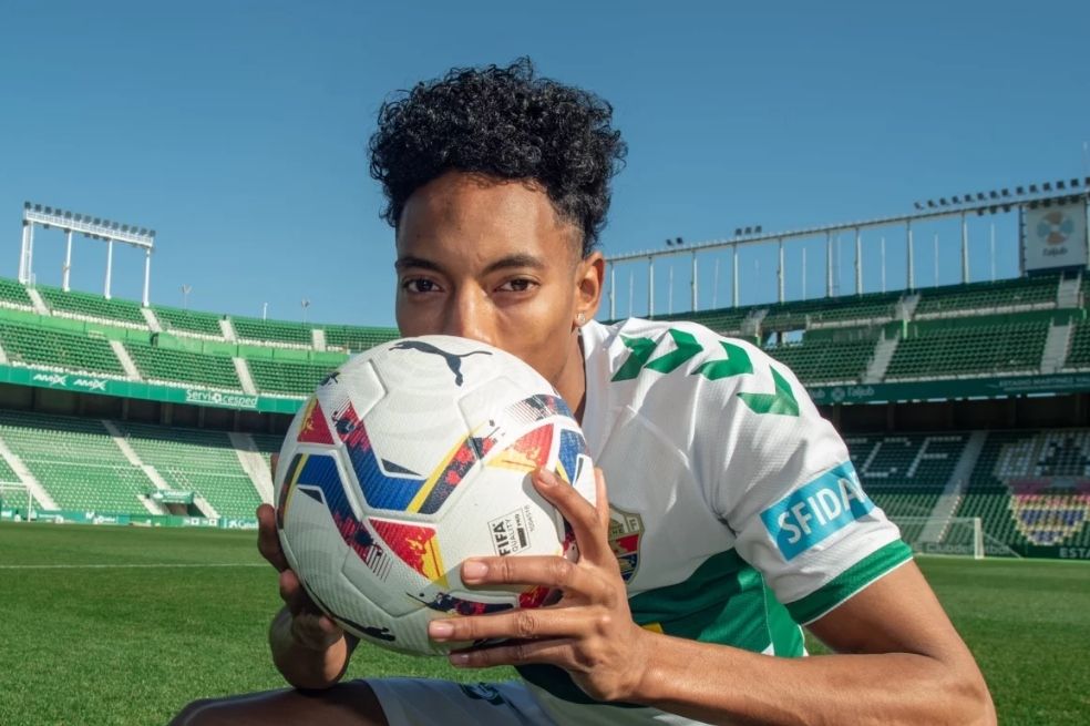 Johan Mojica: “Mi buen momento en Elche me ilusiona con volver a la selección”