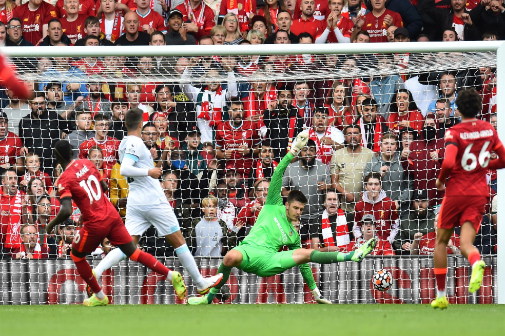Liverpool, sin problemas, derrotó al Burnley y es líder parcial de la Premier