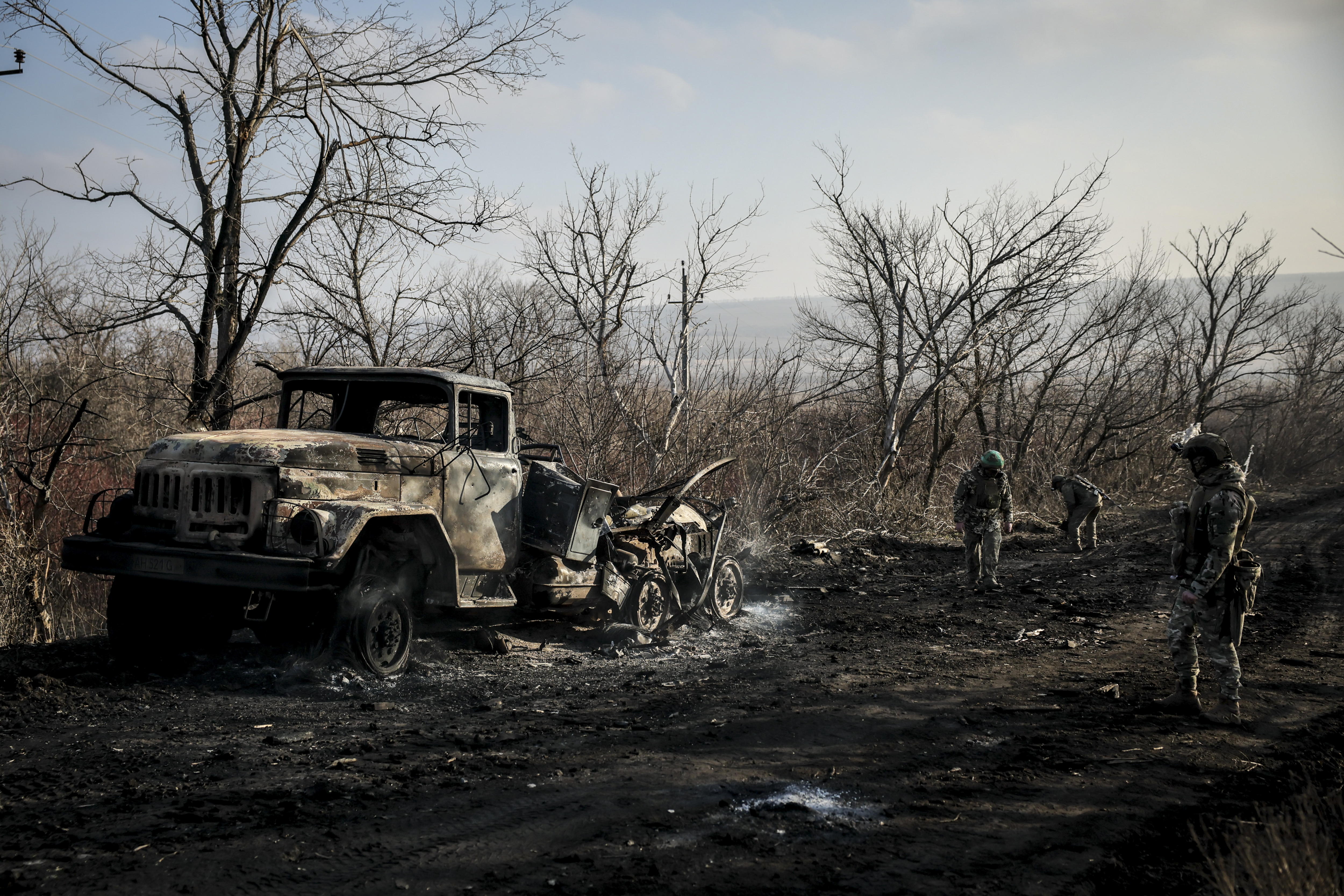 Donetsk (Ukraine), 12/01/2025.- A handout photo made available by the press service of the 24th Mechanized Brigade of Ukrainian Armed Forces shows servicemen of the engineer supply group of the 24th Mechanized Brigade cleaning the logistic way to Chasiv Yar town, Donetsk region, Ukraine, 13 January 2025, amid the Russian invasion. Russian troops entered Ukrainian territory on 24 February 2022, starting a conflict that has provoked destruction and a humanitarian crisis. (Rusia, Ucrania) EFE/EPA/PRESS SERVICE OF THE 24 MECHANIZED BRIGADE HANDOUT HANDOUT EDITORIAL USE ONLY/NO SALES