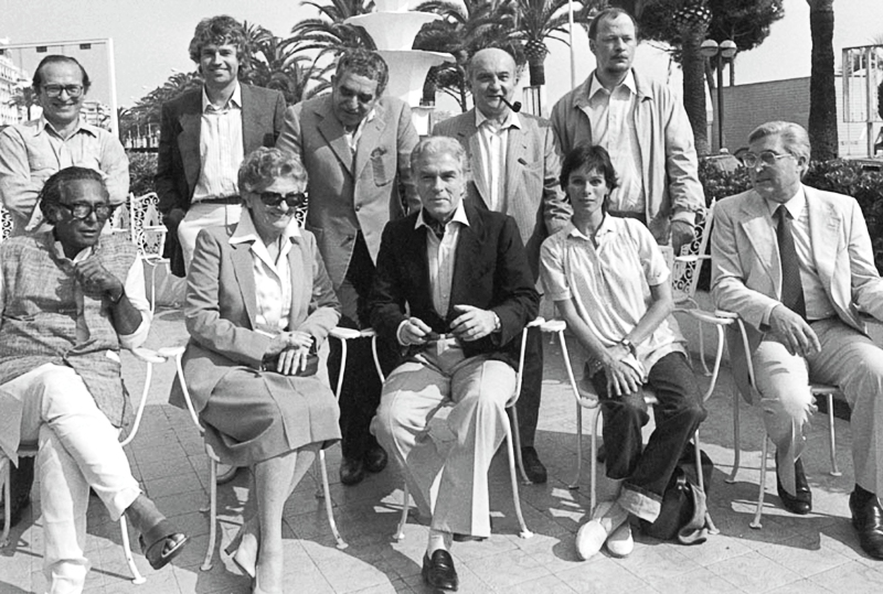 García Márquez (tercero de pie, de izq. a der.) fue jurado del Festival Internacional de Cine de Cannes en 1982 y sobre ello escribió en El Espectador. / Archivo