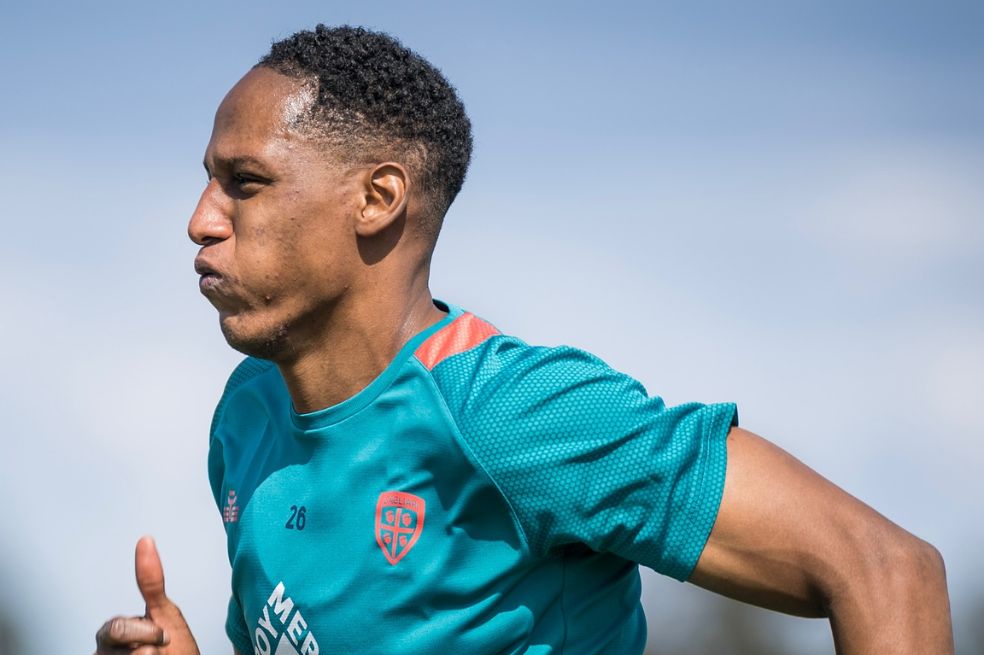 Yerry Mina se lesionó y encendió las alarmas en Cagliari