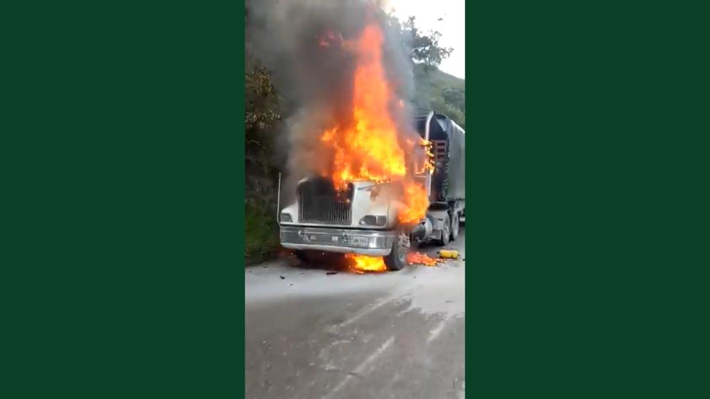 Siete tractomulas fueron quemadas en la vía entre Ocaña y Cúcuta