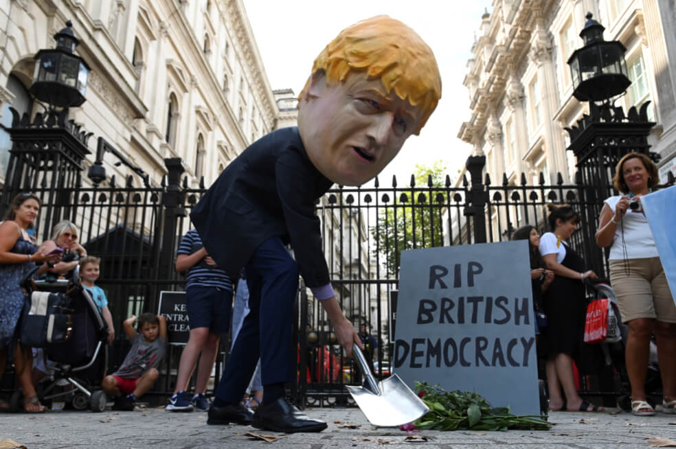 El caos político que desató la suspensión del Parlamento británico