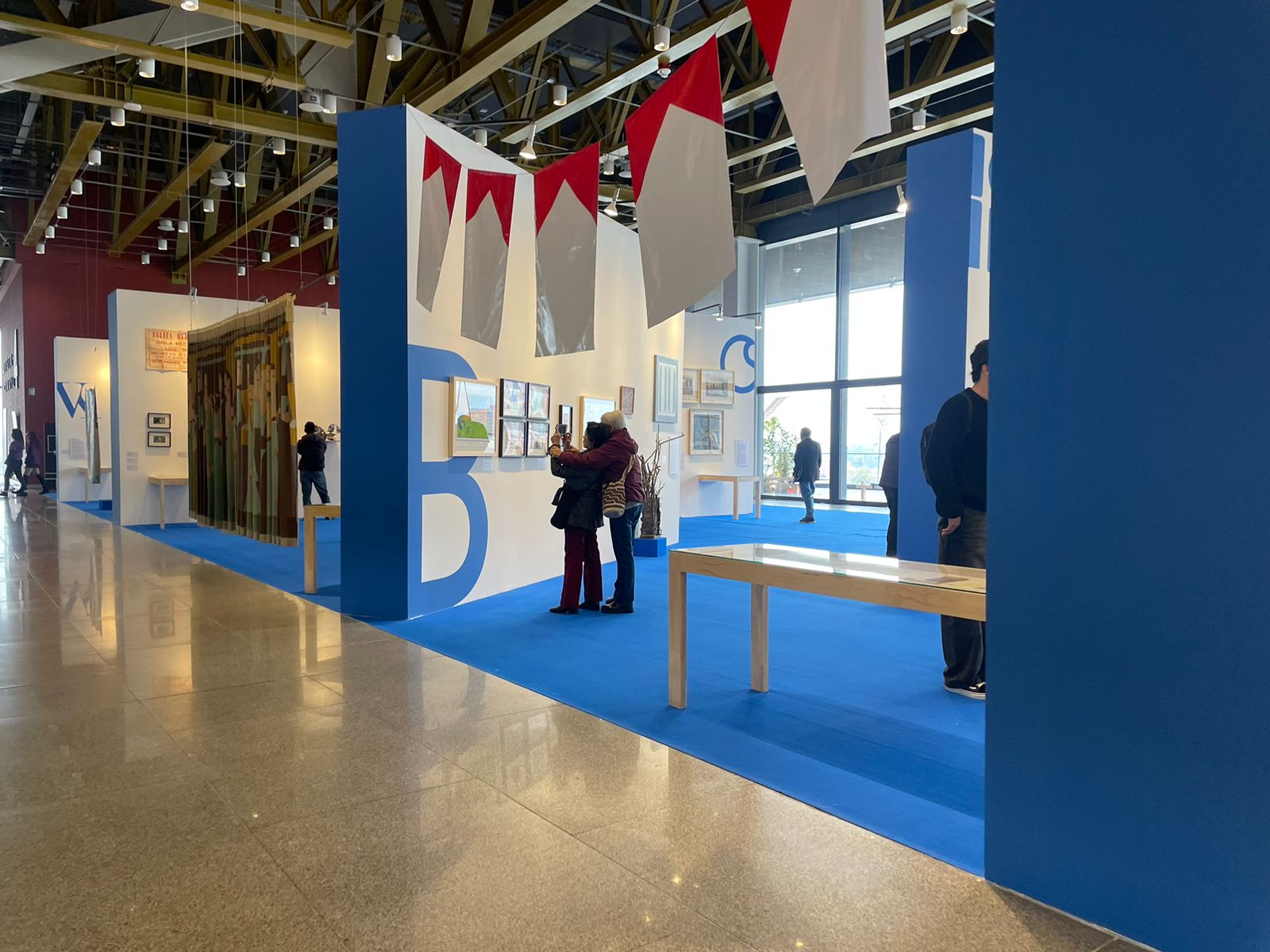 En el cuarto piso del Ágora se presentó la sección "Referentes", la curaduría estuvo a cargo de María Wills y Pablo León de La Barra. Esta muestra celebró el aniversario de ARTBo mediante el reconocimiento de la labor del mercado del arte del siglo XX en Colombia mediante la revisión de algunas galerías que fueron relevantes en su momento.