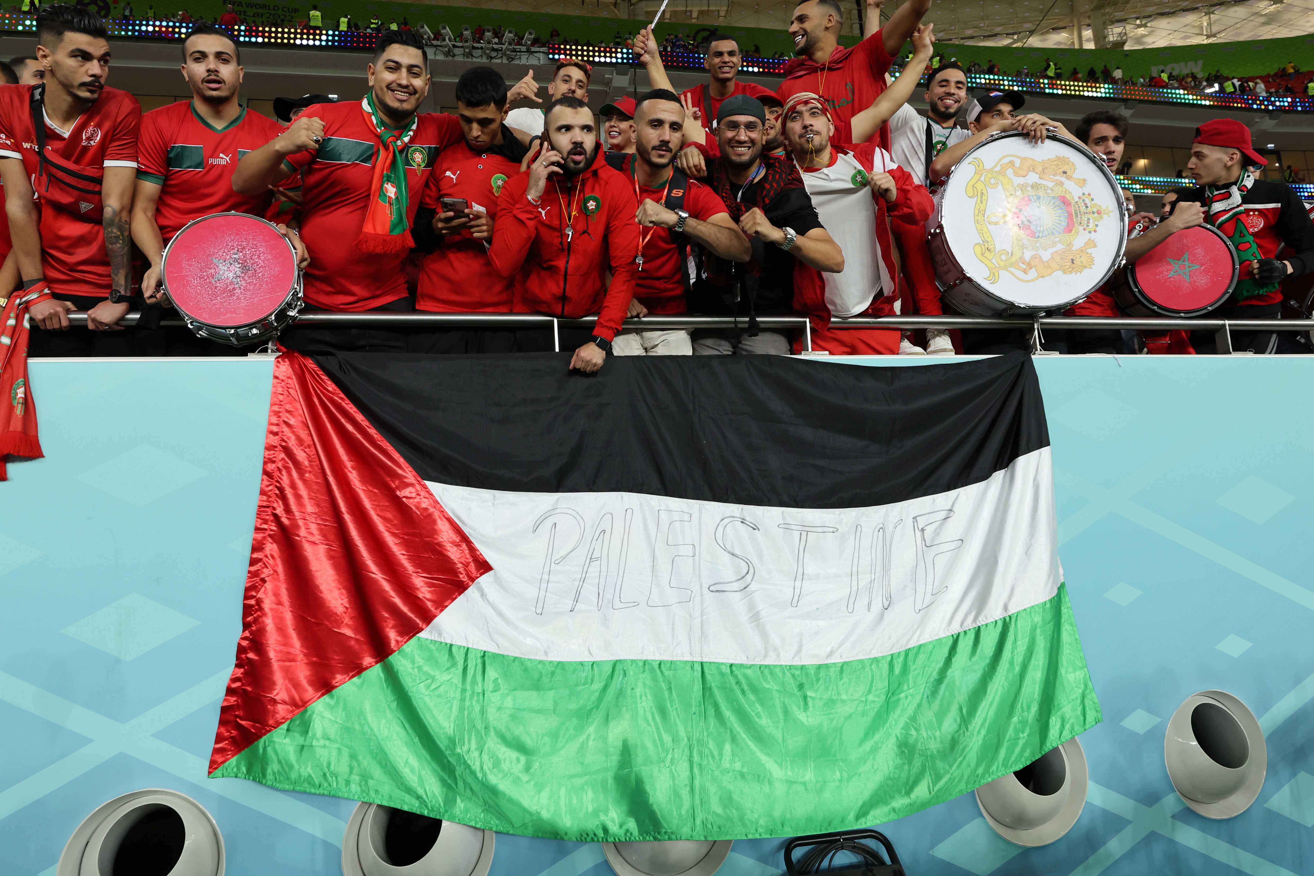 Doha (Qatar), 10/12/2022.- Supporters of Morocco with a flag of Palestine before the FIFA World Cup 2022 quarter final soccer match between Morocco and Portugal at Al Thumama Stadium in Doha, Qatar, 10 December 2022. (Mundial de Fútbol, Marruecos, Catar) EFE/EPA/Ali Haider