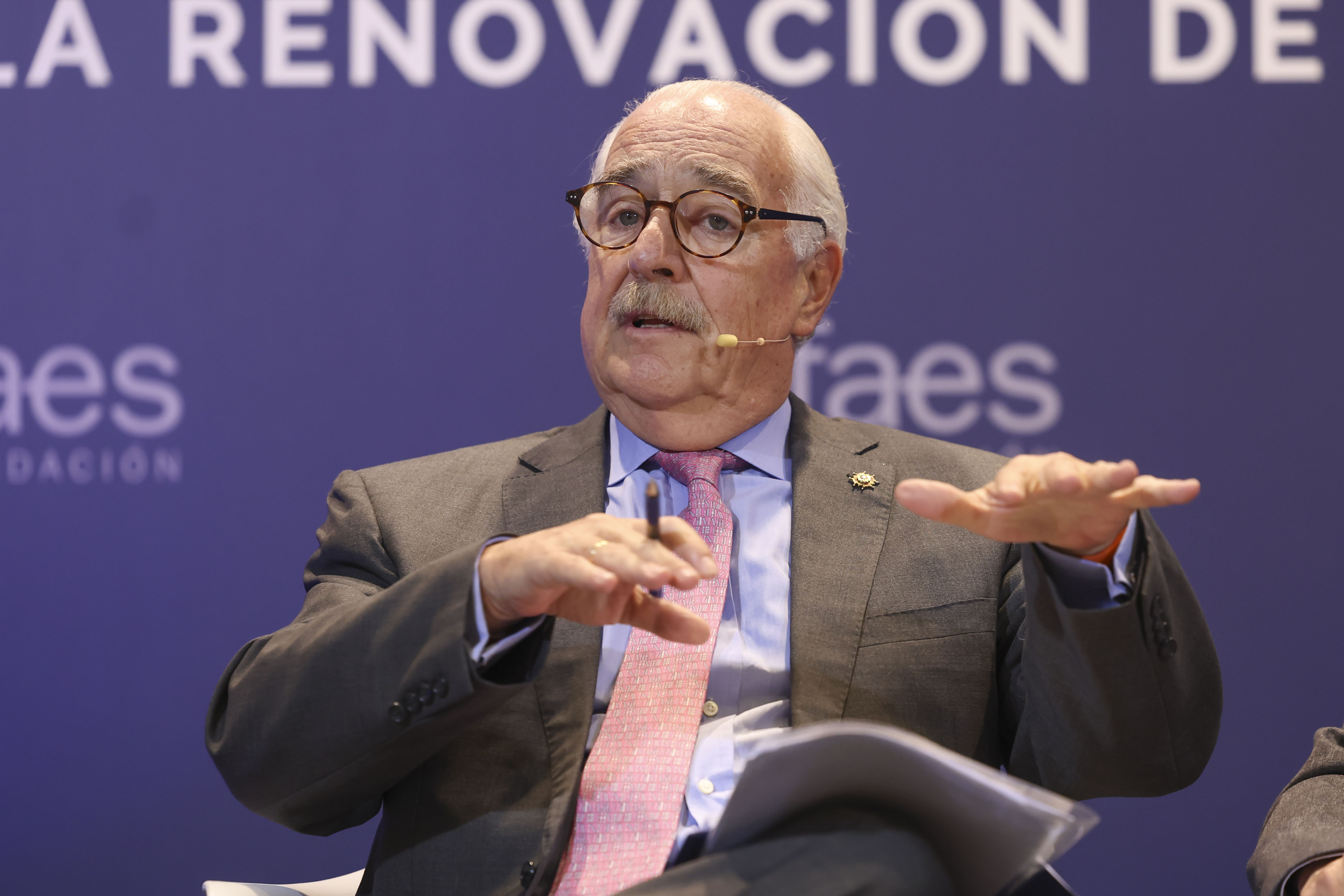 Expresidente Pastrana ya no está retenido en aeropuerto de Angola