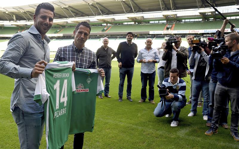 Claudio Pizarro regresa al Werder Bremen a los 36 años