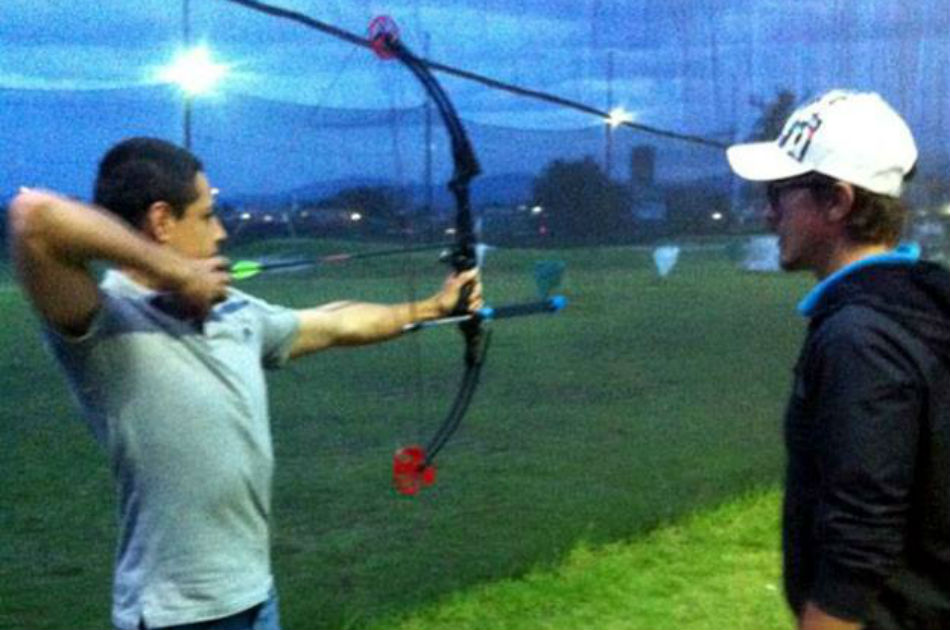 ‘Chicharito’ Hernández tiene ‘madera’ para el tiro con arco