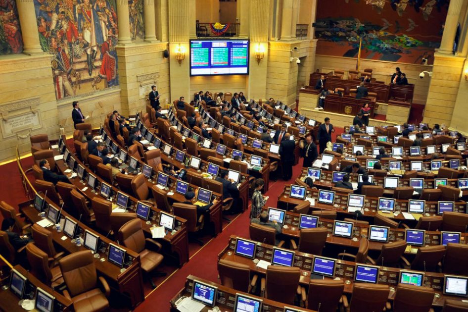 Justicia pone lupa a doce congresistas