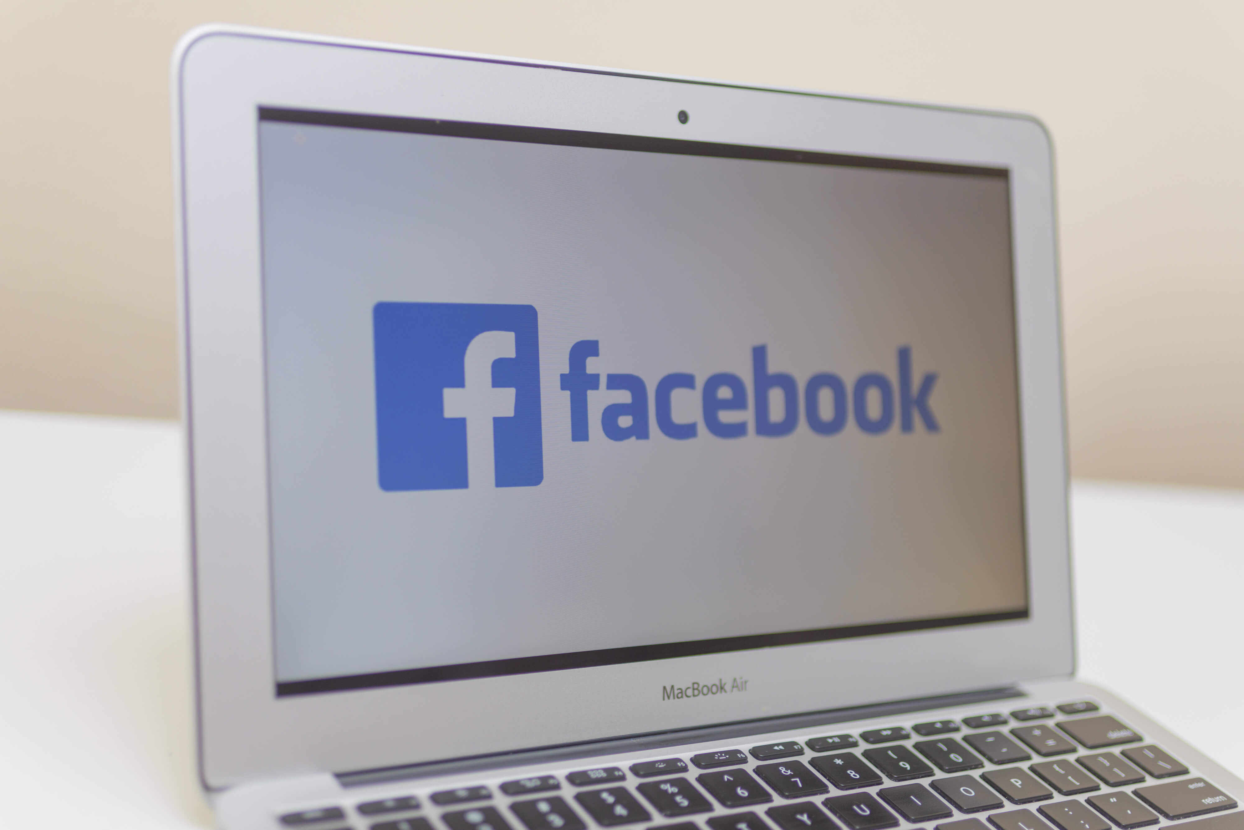 Facebook fija meta de duplicar personal femenino en cinco años
